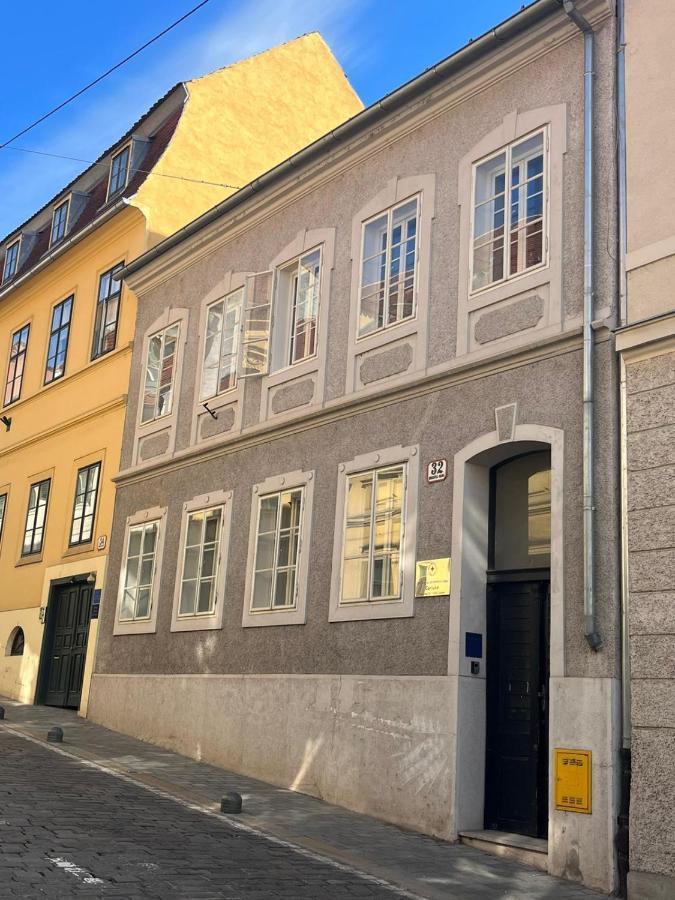 Art / Peaceful / Historical City Center Apartment Zagreb Bagian luar foto